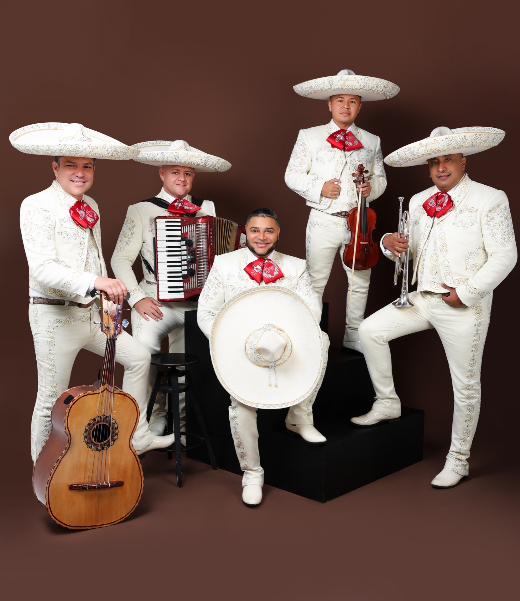 Grupo Mariachi Reyes de México durante una serenata sorpresa en Santo Domingo
